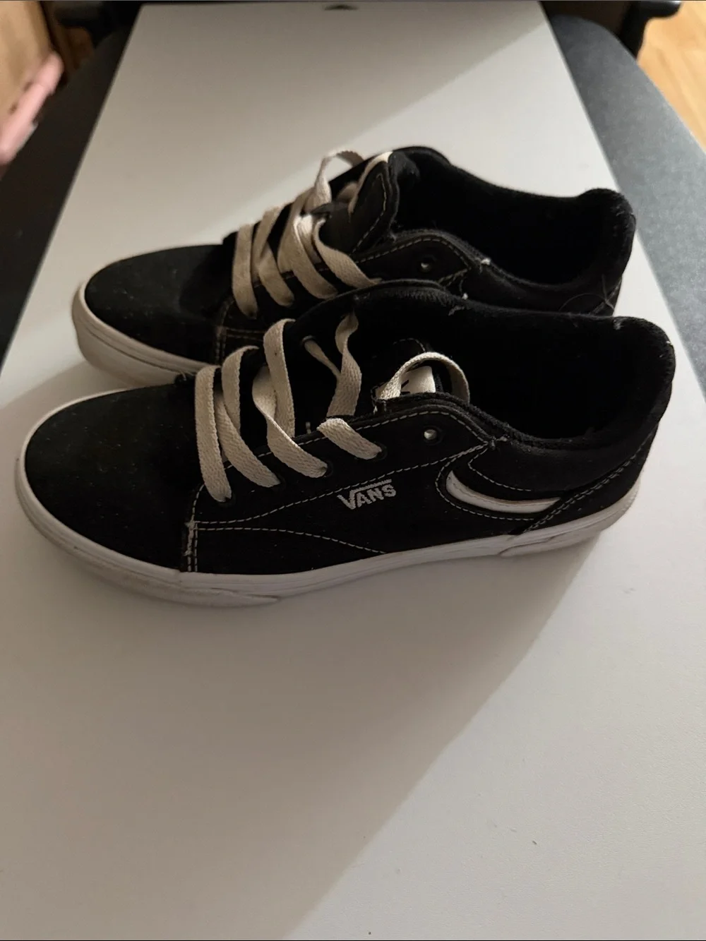 Vans Youth 3.5 big boy Black and White Low-Top Sneakers